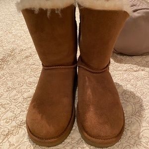 UGG Womens Brown Suede Shearling Buckle Nash